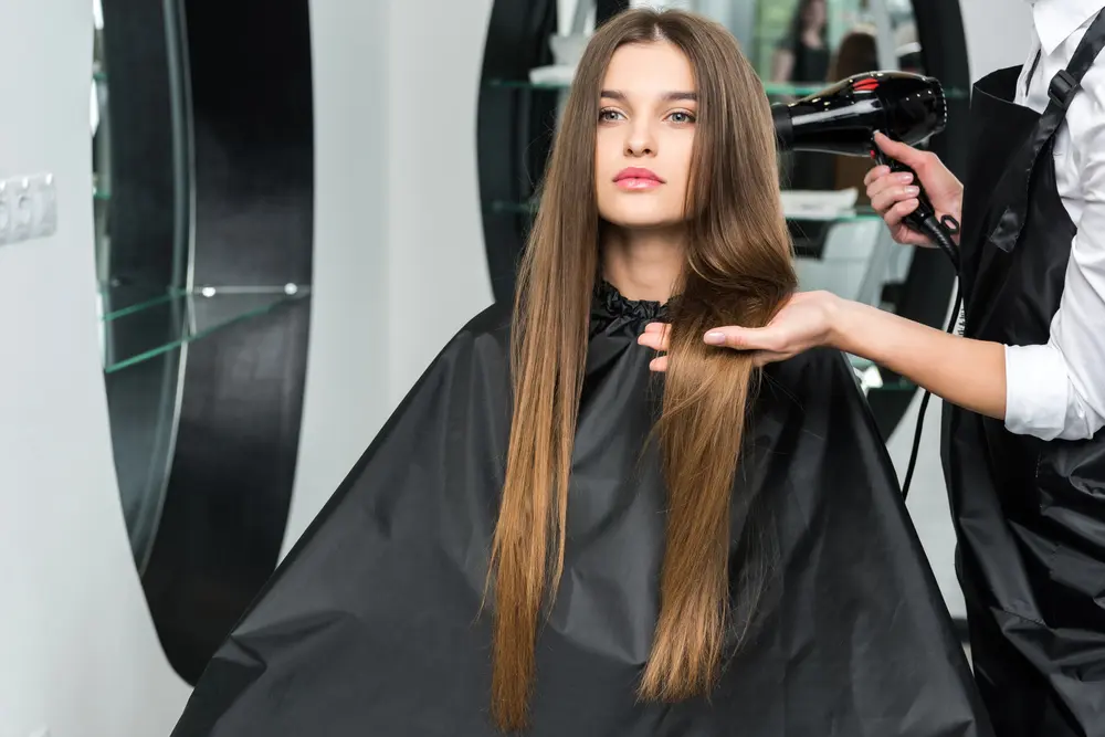 Beach Waves und Dauerwelle beim Damenfriseur in Kösching